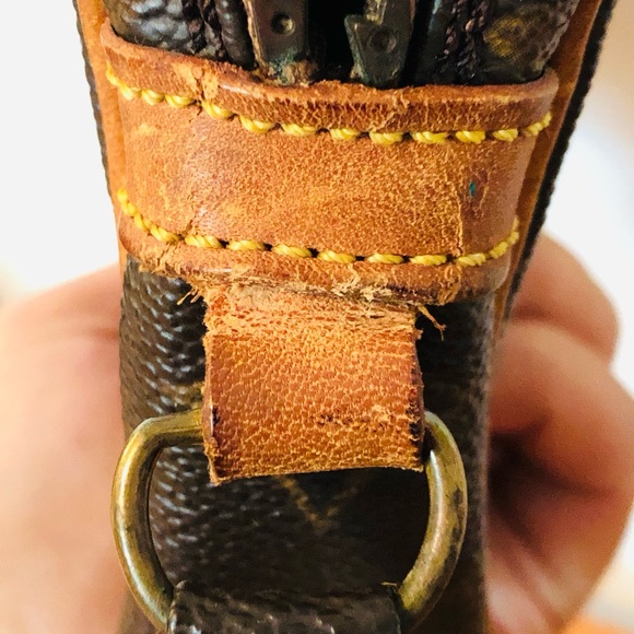 SOLD!!! Authentic Louis Vuitton Clutch in Monogram - Picture 13 of 16